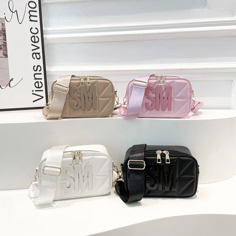 Gewatteerde Crossbody Tas Met 3D Letters Brede Band Geometrische Kleine Cameratas PU Leer Dames Mode Handtas