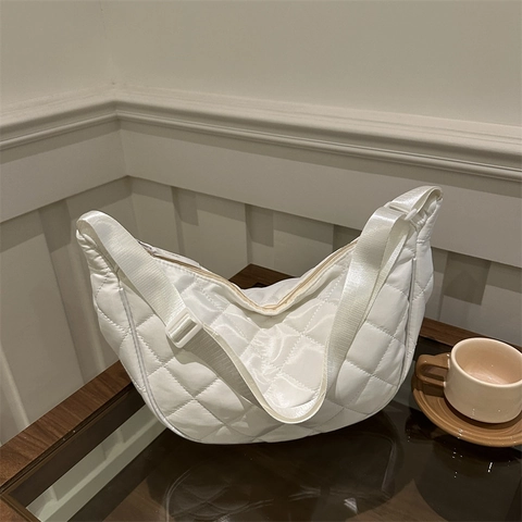 Quilted Hobo Bag Large Capacity Half Moon Crossbody Shoulder Bag Solid Color Minimalist For Women Urban Casual
