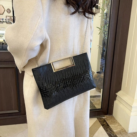 Women Crocodile Embossed Crossbody Bag Vintage Metal Handle Clutch Purse With Chain Strap Elegant Evening Handbag