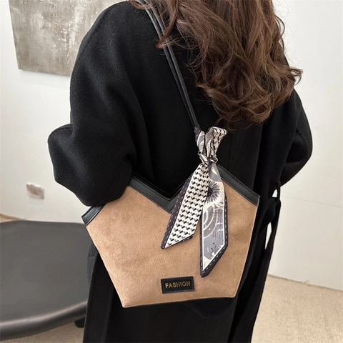 Frauen Wildleder PU Tote Tasche V-Ausschnitt Schultertasche Mit Satinnschal Große Kapazität Pendeln Mode Handtasche