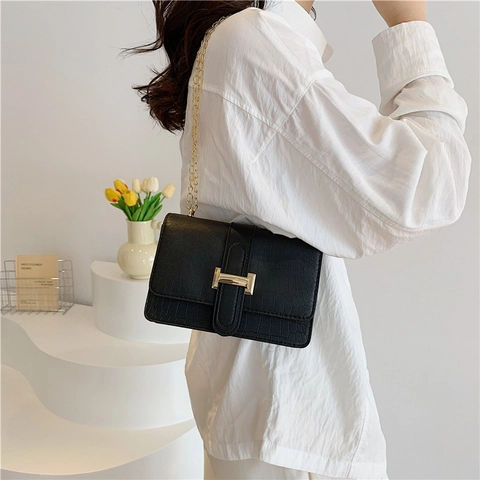 Women Crossbody Bag PU Leather Crocodile Pattern Gold Metal Buckle Chain Strap Small Square Vintage Style