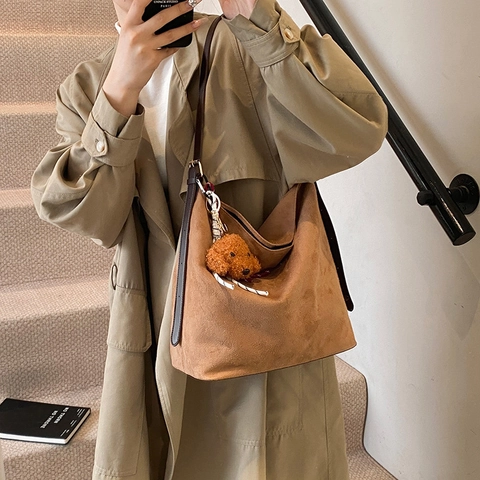 Women Leopard Print Tote Bag Faux Suede Hobo Shoulder Bag Large Capacity Retro Handbag With Plush Dog Pendant
