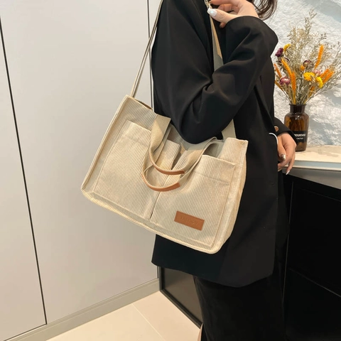 Sac Fourre-tout en Velours Côtelé Femmes Grande Capacité Sac à Épaule Bandoulière Réglable Patch Mode Sac à Main Quotidien