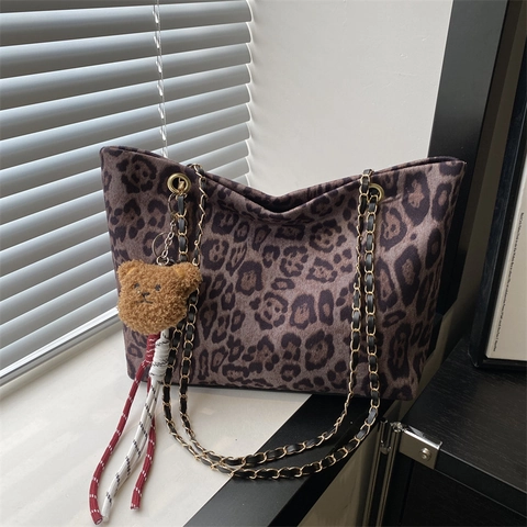 Vintage Leopard Print Tote Bag For Women PU Leather Large Capacity Shoulder Crossbody Bag With Chain Strap And Bear Charm