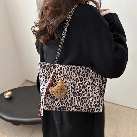 Vintage Leopard Print Tote Bag For Women PU Leather Large Capacity Shoulder Crossbody Bag With Chain Strap And Bear Charm