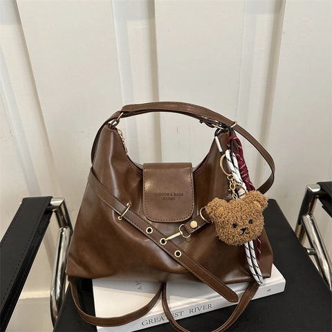 Retro PU Leather Large Capacity Tote Bag For Women With Belt Decoration Bear Charm Fashion Commuter Shoulder Handbag