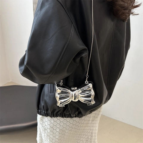 Dames Mini Crossbody Tas in Strikvorm Metallic Glanzend Harde Schaal Avondtas Met Kettingriem Mode Feest Schoudertas