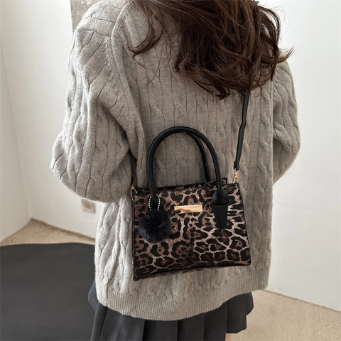 Fashion Leopard Print PU Leather Tote Bag For Women With Fur Ball Pendant Crossbody Handbag For Daily Commute