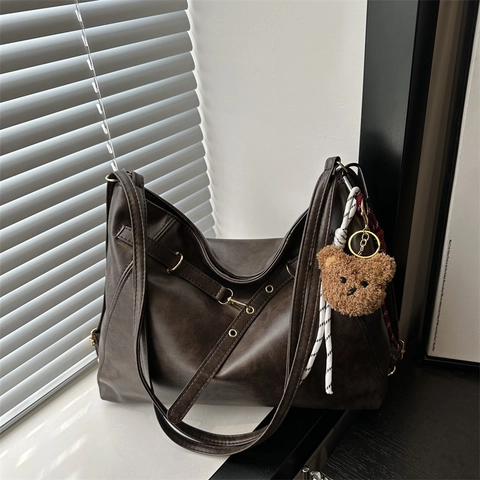 Bolsa Tote de Cuero PU de Gran Capacidad para Mujer Simplicidad Urbana Color Sólido Bolso de Hombro Con Colgante de Oso de Moda