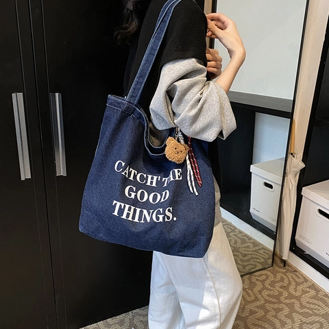 Damen Große Denim Tragetasche Buchstaben-Druck Umhängetasche Casual Alltäglich Reise Hohe Kapazität Handtasche Mit Bärenanhänger