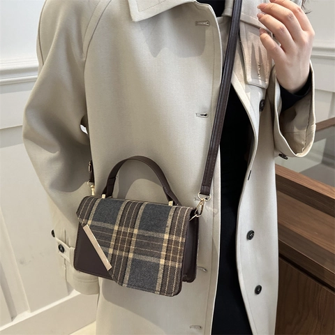 Retro Plaid Patchwork Crossbody Handbag For Women PU Leather And Woolen Fabric Small Square Bag With Metal Decor