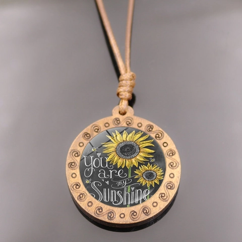Collier Pendentif Tournesol en Bois Vintage Inscription You Are My Sunshine Corde Cirée Ajustable Chaîne Longue de Pull Cadeau Boho