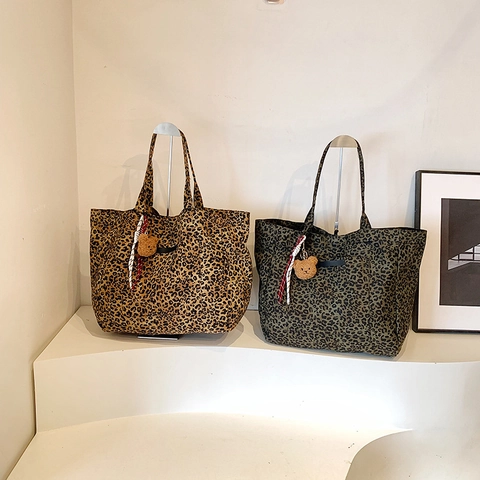 Borsa Tote con Stampa Leopardata Grande Capacità Resistente Nylon Tela Borsa a Spalla con Ciondolo Orsetto Donna Moda