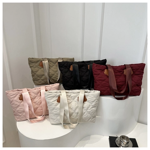 Gewatteerde Tote Tas Grote Capaciteit Diamant Patroon Schoudertas Bloem Decor Lichtgewicht Mode Casual Voor Vrouwen