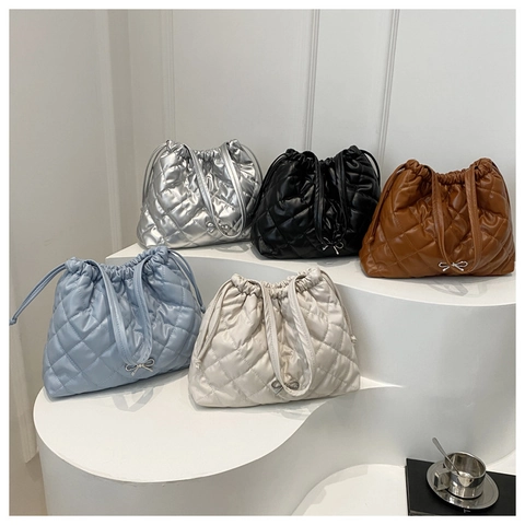 Women Quilted Diamond Lattice Tote Bag PU Leather Drawstring Bucket Bag With Metal Bow Decoration Fashion Shoulder Bag