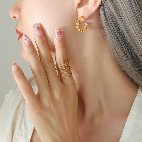 C-Shaped Hoop Earrings Vintage Shell Texture Brass Metallic Lightweight French Style Elegant Jewelry For Women