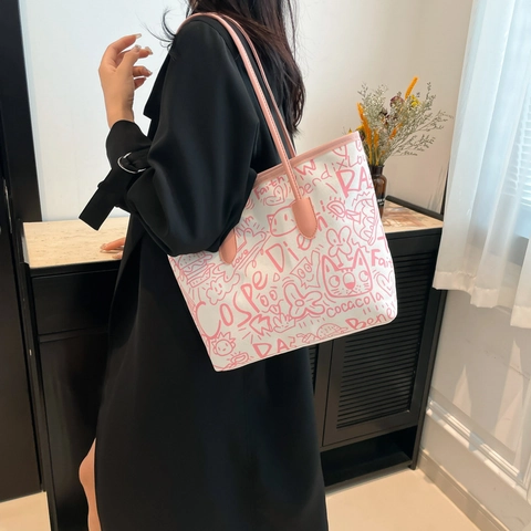 Graffiti Print PU Leather Tote Bag Large Capacity Women Shoulder Bag Casual Daily Commuting Shopper Bag With Cloud Pendant