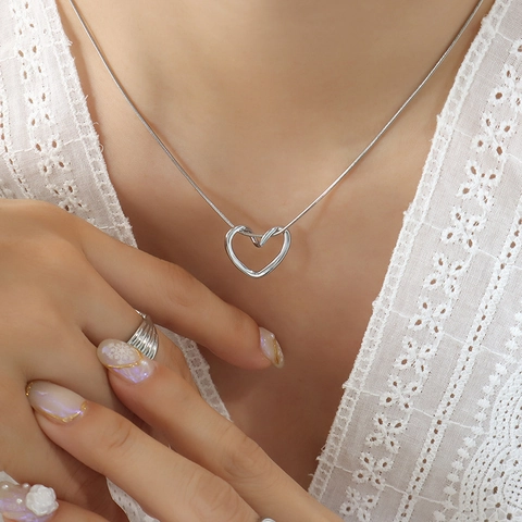Collana Minimalista con Ciondolo a Cuore in Acciaio Inossidabile Argento Cuore Cavo Catena a Serpente per Donna Gioielli Quotidiani