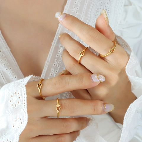 Minimalist 18K Gold Plated Stainless Steel Hollow Heart Ring Geometric Thin Band Elegant Jewelry For Women Girls