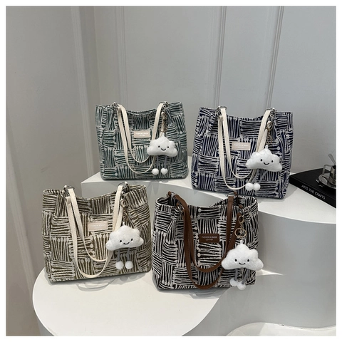 Borsa Tote Da Donna Alla Moda In Tela Intrecciata Grande Capacità Motivo Geometrico Borsa A Spalla Con Ciondolo Peluche Nuvola