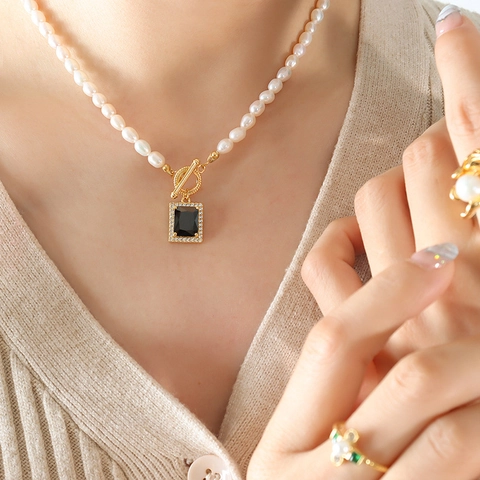 Collar De Perlas De Agua Dulce Colgante Rectangular De Circón Negro Chapado En Oro Acero De Titanio Cierre De Palanca Joyería