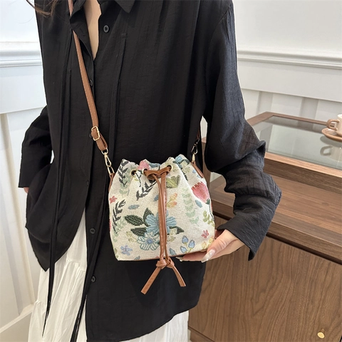 Vintage Ethno Gewebte Beuteltasche Für Damen Blumenstickerei Geometrisches Muster Kordelzug Umhängetasche Verstellbarer PU-Gurt