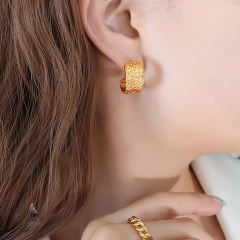 Pendientes De Aro En C Con Textura Martillada Acero De Titanio Geométrico Minimalista Chapado En Oro Para Mujeres