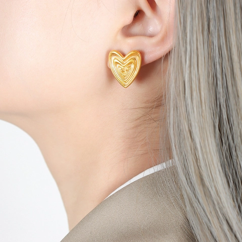 Pendientes De Botón De Corazón De Acero De Titanio Bañado En Oro De 18K Para Mujer Con Textura Ondulada