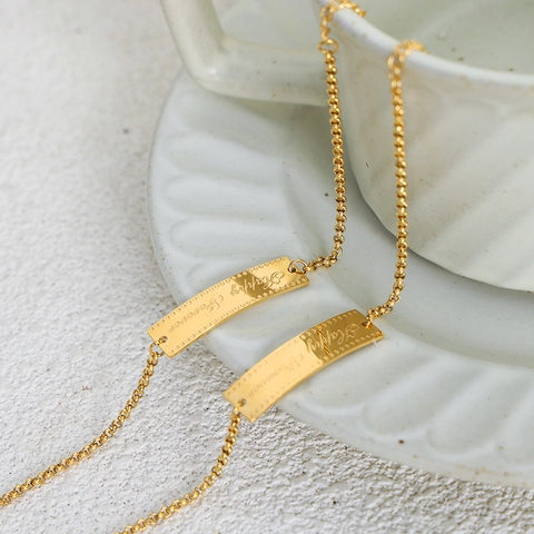 Happy Forever Graviertes Rechteckiges Plattenarmband 18K Vergoldet Titanstahl Minimalistischer Schmuck Für Damen