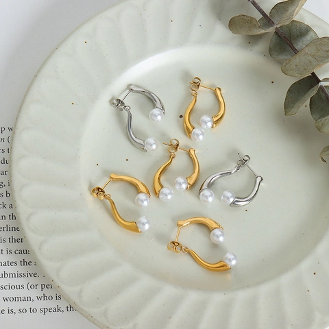 Pendientes Barrocos Asimétricos Con Perlas Artificiales De Concha Vintage De Acero De Titanio Chapado En Oro De 18K Joyas Para Mujer
