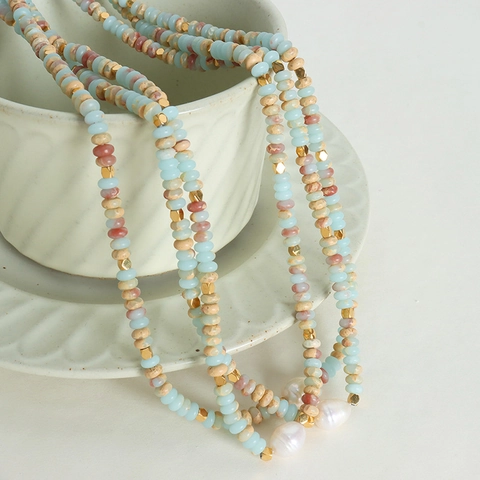 Collana di Perline in Pietra Naturale Multicolore Bohemian Con Grande Perla Barocca d'Acqua Dolce Catena in Titanio Oro