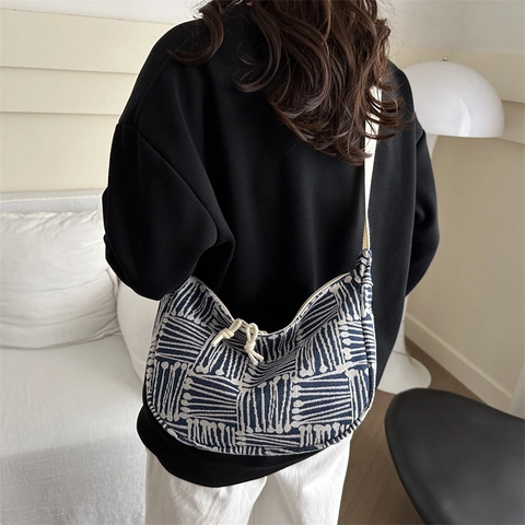 Dames Gestreepte Nylon Schoudertas Grote Capaciteit Hobo Tas Halve Maan Tote Tas Lichtgewicht Casual Woon-Werkverkeer Tas