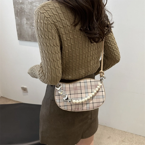 Women Plaid Underarm Bag Retro Canvas PU Leather Shoulder Bag With Artificial Pearl Heart Chain Decoration Minimalist Fashion Hobo Bag