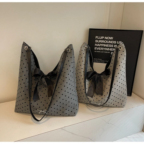 Grote Tote Bag Met Hartjesstippen En Zwarte Lintstrik Zilveren Hanger Stof En PU Schoudertas Casual Stijl