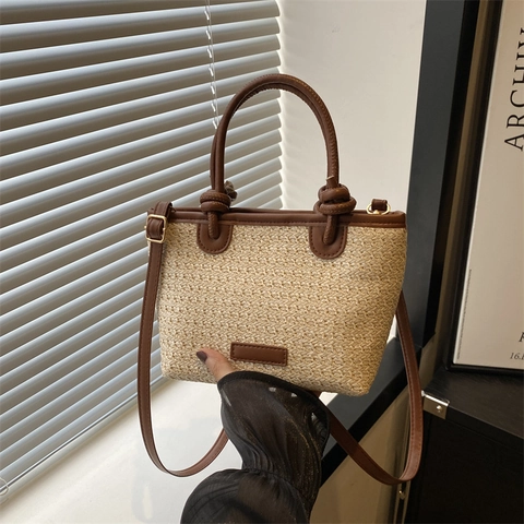 Bolso Cubo de Paja Tejida de Moda para Mujer Estilo de Vacaciones en la Playa de Verano Ribete de Cuero PU Bolso de Hombro