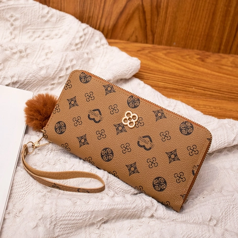 Damen Lange Geldbörse Vintage Blumen Monogramm Druck PU Leder Reißverschluss Clutch Kartenhalter Handtasche Mit Handgelenkschlappe Pompon Anhänger