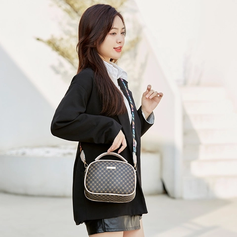 Women Retro Printed Handbag PU Leather Clover Pattern Shell Crossbody Bag With Wide Colorful LOVE Strap Fashion Purse