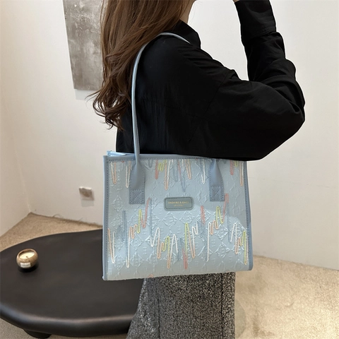 Bolso de Mano de Nailon de Gran Capacidad para Mujer Bordado de Ondas Coloridas en Relieve Bolso de Hombro Simple de Viaje