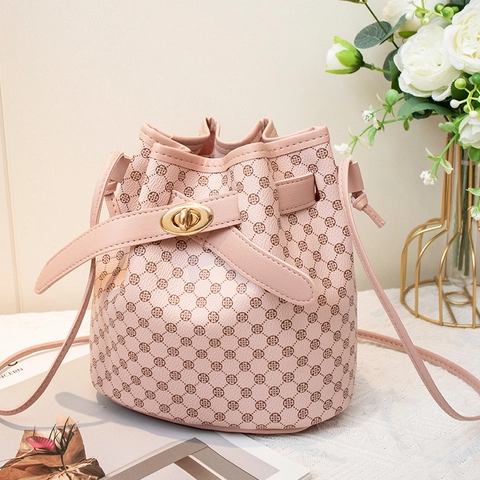 Damen Vintage Geometrischer Druck Beuteltasche PU Leder Große Kapazität Umhängetasche Mit Metallverschluss Kordelzug Tasche