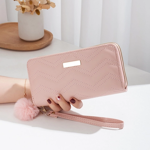 Damen Lange PU Leder Brieftasche Doppelreißverschluss Chevron Gesteppt Clutch Mit Pompon Anhänger Kartenhalter Handy Tasche