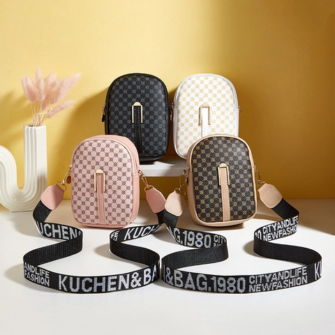 Retro Monogram PU Δερμάτινη Mini Τσάντα Χιαστί Για Γυναίκες Vintage Τσαντάκι Κινητού Με Φαρδύ Λουράκι Με Γράμματα Φερμουάρ
