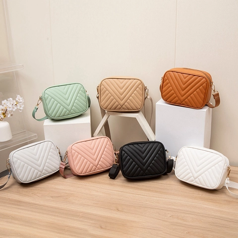 Women V Quilted Crossbody Bag PU Leather Chevron Pattern Camera Bag With Adjustable Wide Strap Fashionable Small Square Purse