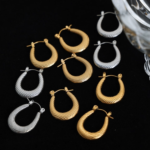 Pendientes De Aro Geométricos En U Acero De Titanio Rayado Texturizado Individual Retro Estilo De Lujo Ligero Para Mujeres