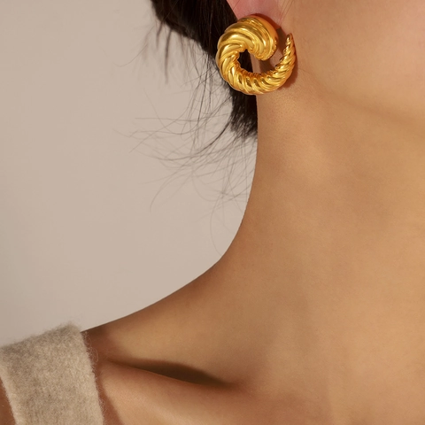 Pendientes De Aro Minimalistas Franceses Espiral Hélice Croissant Diseño De Cuerno Chapado En Oro De 18K Acero De Titanio