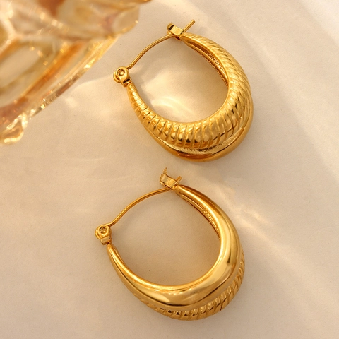 Orecchini A Cerchio A Forma Di C In Acciaio Al Titanio Placcato Oro 18K Doppia Layer Texture Intrecciata Per Donna