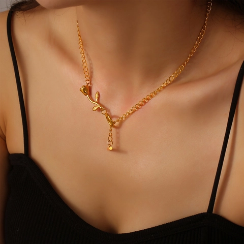 Collar con Colgante de Corazón y Rosa de Acero de Titanio Dorado Vintage Francés Con Perla de Agua Dulce Cierre de Barra Joyería para Mujer