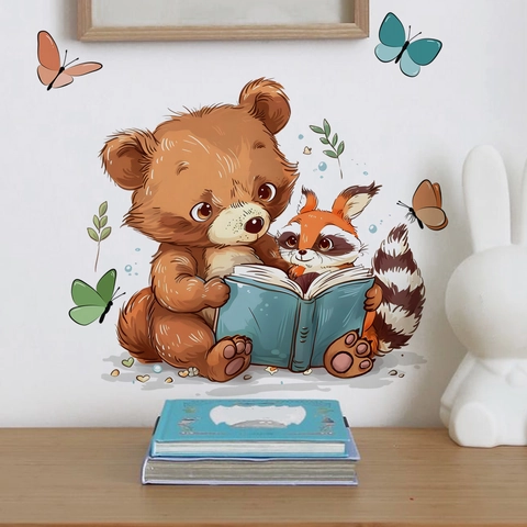 Autocollants Muraux Ours Et Raton Laveur Lisant Un Livre PVC Adhésif Décoration Chambre Bébé Papillons Style Aquarelle