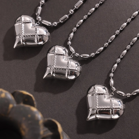 Quilted Grid Texture Heart Pendant Necklace Titanium Steel Chic Vintage Hollow Love Jewelry For Women