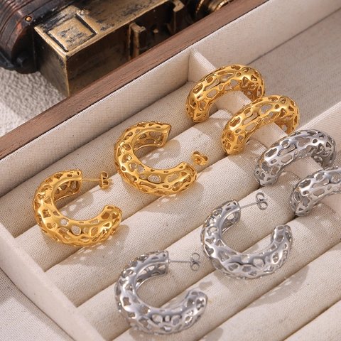 Pendientes De Botón En Forma De C Huecos Acero De Titanio Chapado En Oro De 18K Diseño Geométrico De Malla Para Mujer