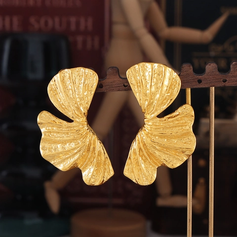 Ginkgo Blatt Ohrstecker Titanstahl 18K Vergoldet Gehämmerte Textur Übertrieben Chic Statement Schmuck Für Frauen